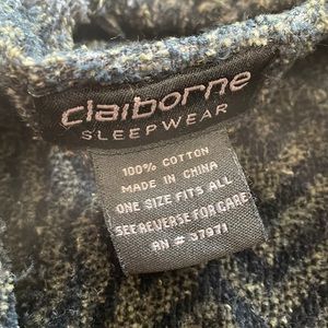 Black and gray mens robe gently worn